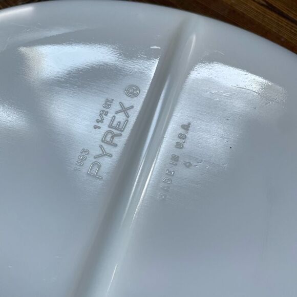 PYREX Divided Serving Dish White 1 1/2 Quart - Picture 5 of 6